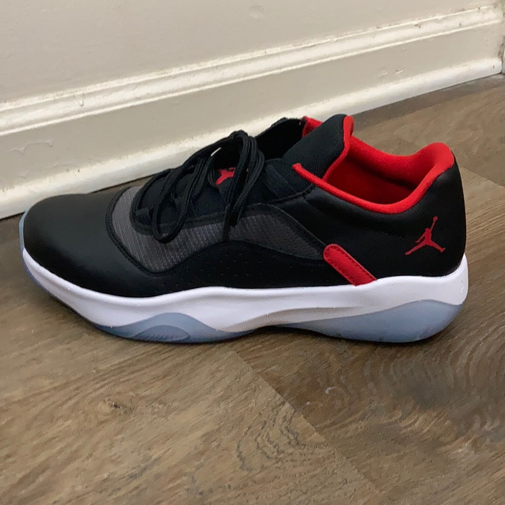 Air Jordans 11 CMFT Low ‘Bred’ Men’s 9 *NEW!